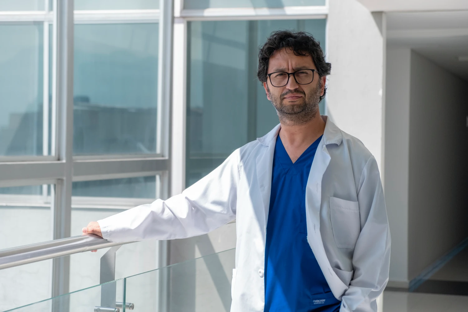 Dr. Leonardo Herrera Calero, cirujano general y bariátrico